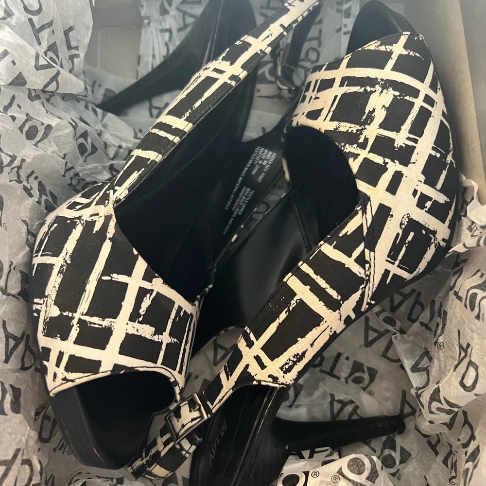 Arden Geo Print Slingback heel by Apt 9